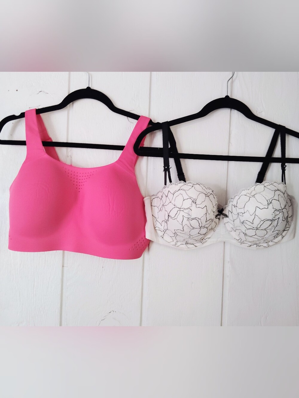BUNDLE OF 2!! VS Featherweight Max & Sweet Dream Angels Bras. Size 38D
